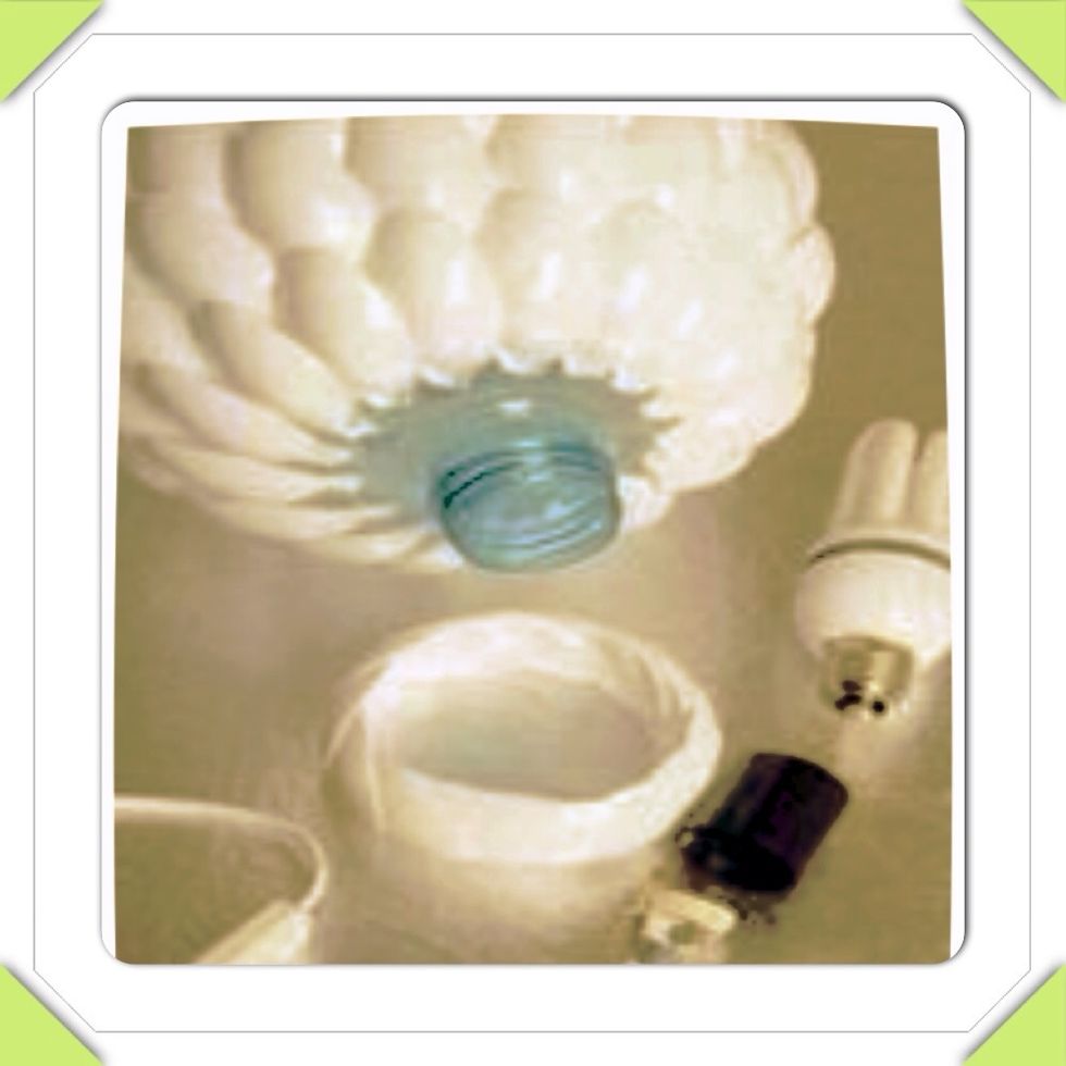 \u0646\u0642\u0648\u0645 \u0628\u0625\u064a\u0635\u0627\u0644 \u0627\u0644\u0645\u0635\u0628\u0627\u062d \u0625\u0644\u0649 \u0627\u0644\u0643\u0647\u0631\u0628\u0627\u0621 \u0648\u0645\u0646 \u062b\u0645 \u0648\u0636\u0639\u0647 \u0641\u064a \u0641\u062a\u062d\u0629 \u0632\u062c\u0627\u062c\u0629 \u0627\u0644\u0645\u0627\u0621.