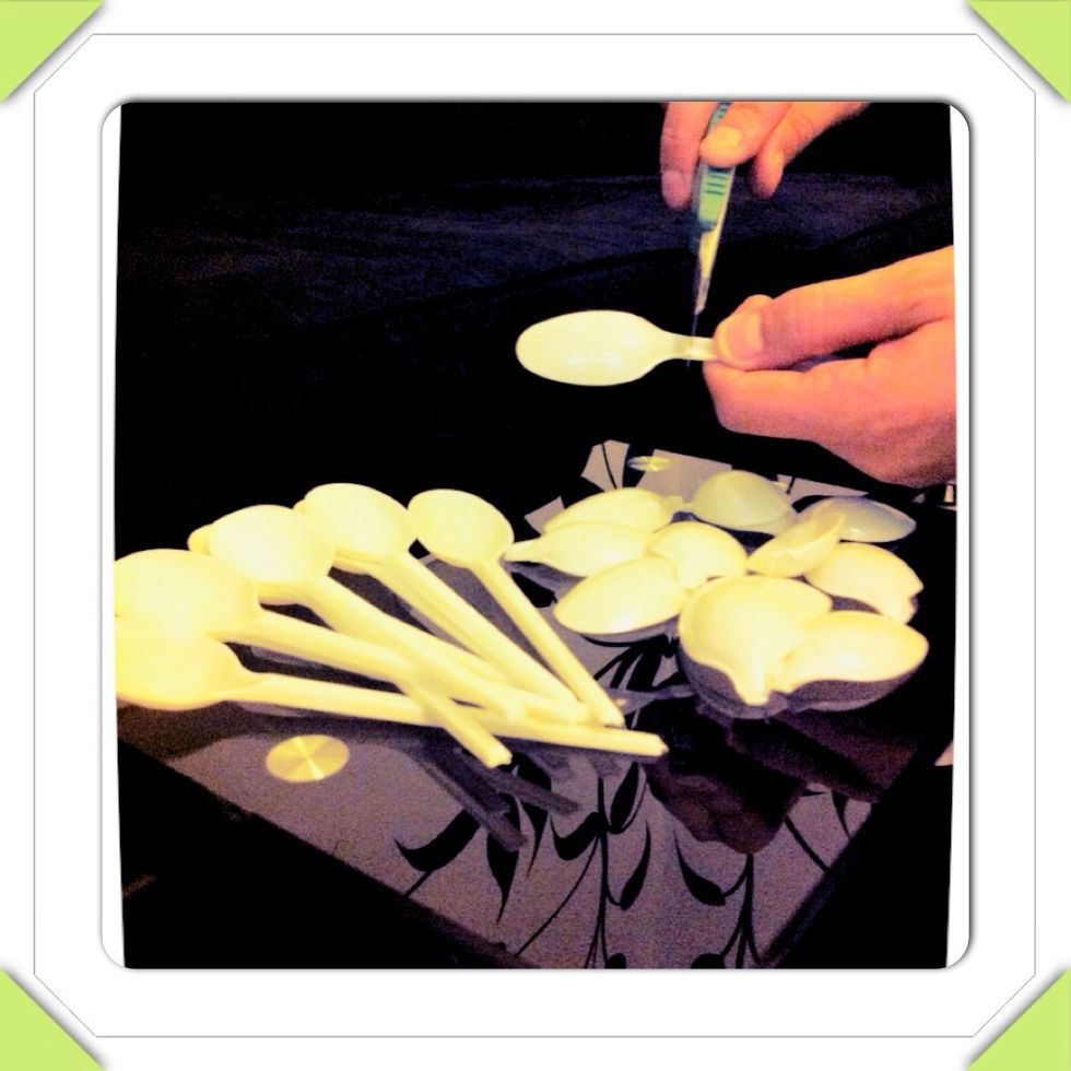 \u0646\u0642\u0648\u0645 \u0628\u0642\u0637\u0639 \u0627\u0644\u0645\u0644\u0627\u0639\u0642 \u0627\u0644\u0628\u0644\u0627\u0633\u062a\u064a\u0643\u064a\u0629 \u0643\u0644\u0627\u064b \u0639\u0644\u0649 \u062d\u062f\u0629 \u0628\u0625\u0633\u062a\u062e\u062f\u0627\u0645 \u0627\u0644\u0642\u0627\u0637\u0639.