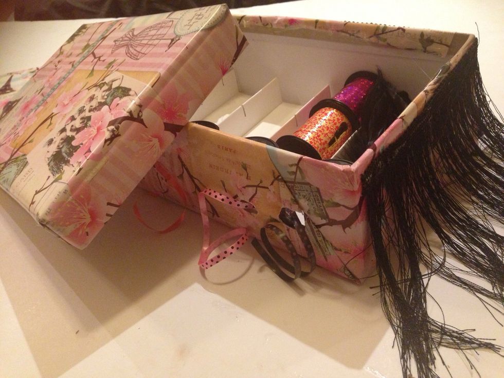 \u0646\u0642\u0648\u0645 \u0628\u0648\u0636\u0639 \u0627\u062f\u0648\u0627\u062a \u0627\u0644\u0632\u064a\u0646\u0647 \u0627\u0644\u0630\u064a \u0646\u062d\u062a\u0627\u062c\u0647\u0627 .