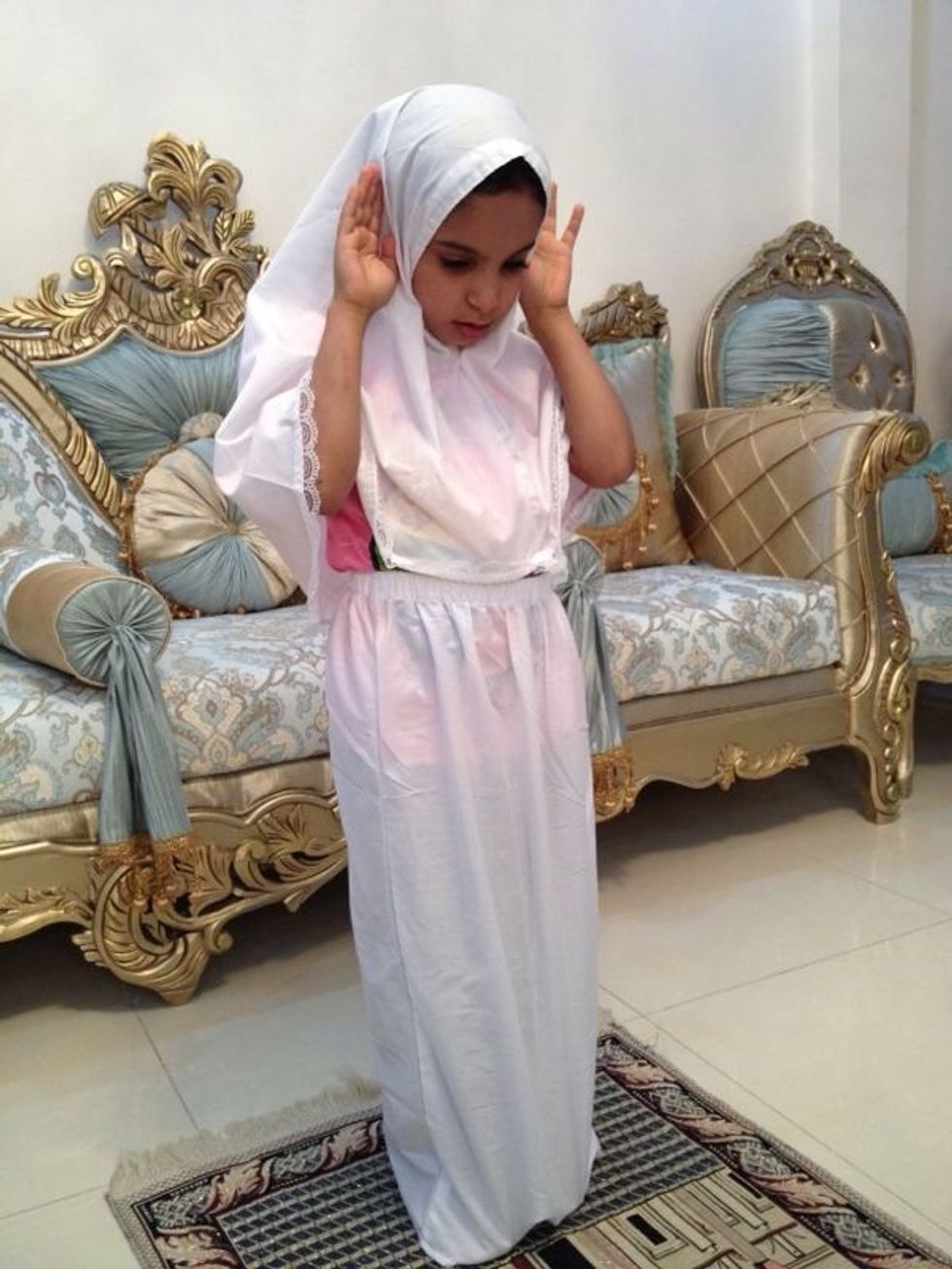 \u0646\u0643\u0628\u0631 \u0644\u0631\u0643\u0648\u0639 \u0645\u0639 \u0631\u0641\u0639 \u0627\u0644\u064a\u062f\u064a\u0646 \u0627\u0644\u0649 \u0627\u0644\u0645\u0646\u0643\u0628\u064a\u0646