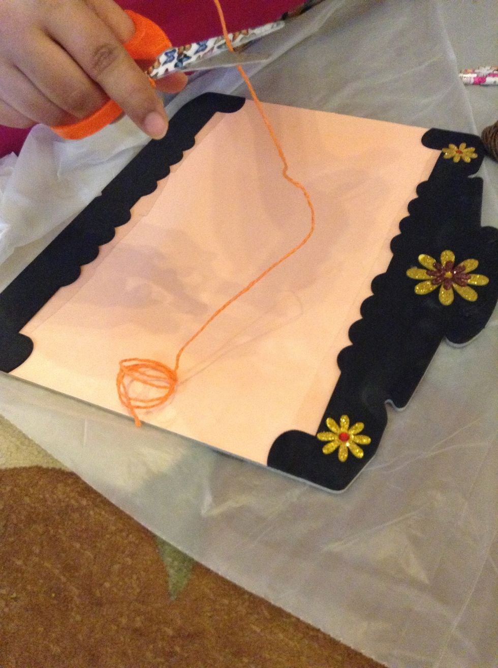 \u0648\u0627\u0644\u0627\u0646 \u0642\u0635 \u0627\u0644\u0647\u064a\u0637 \u0644\u0643\u064a \u0646\u0631\u0628\u0637\u0647 \u0641\u064a \u0627\u0644\u0644\u0648\u062d\u0647