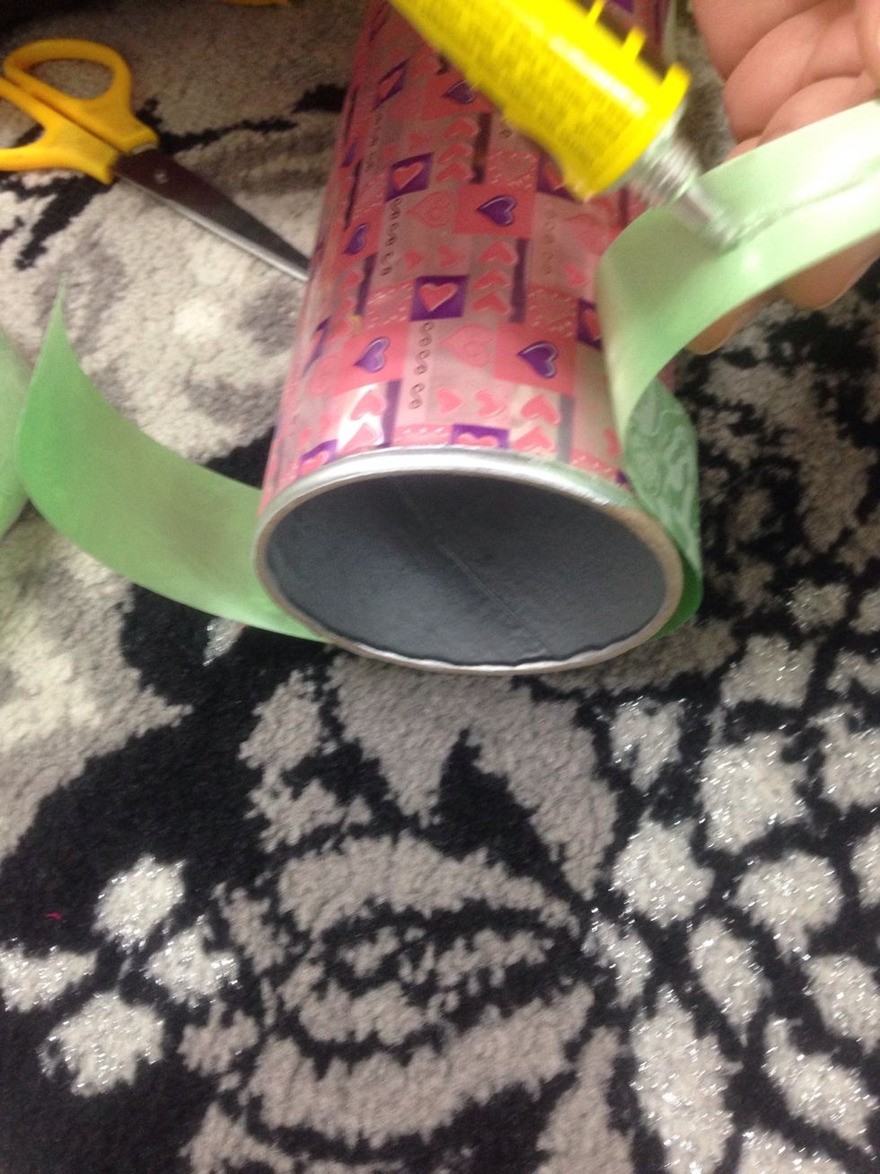 \u0648\u062a\u0645 \u0644\u0635\u0642 \u0627\u0644\u0634\u0631\u064a\u0637\u0647 \u0639\u0644\u0649 \u0627\u0644\u0639\u0644\u0628\u0629 \u060c\u060c