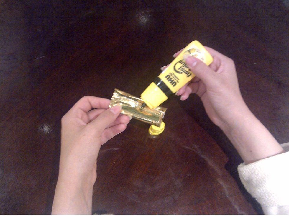 \u0648\u0636\u0639 \u0627\u0644\u0642\u0644\u064a\u0644 \u0645\u0646 \u0627\u0644\u0635\u0645\u063a \u0639\u0644\u0649 \u0623\u063a\u0644\u0641\u0629 \u0627\u0644\u0634\u0643\u0648\u0644\u0627\u062a\u0647