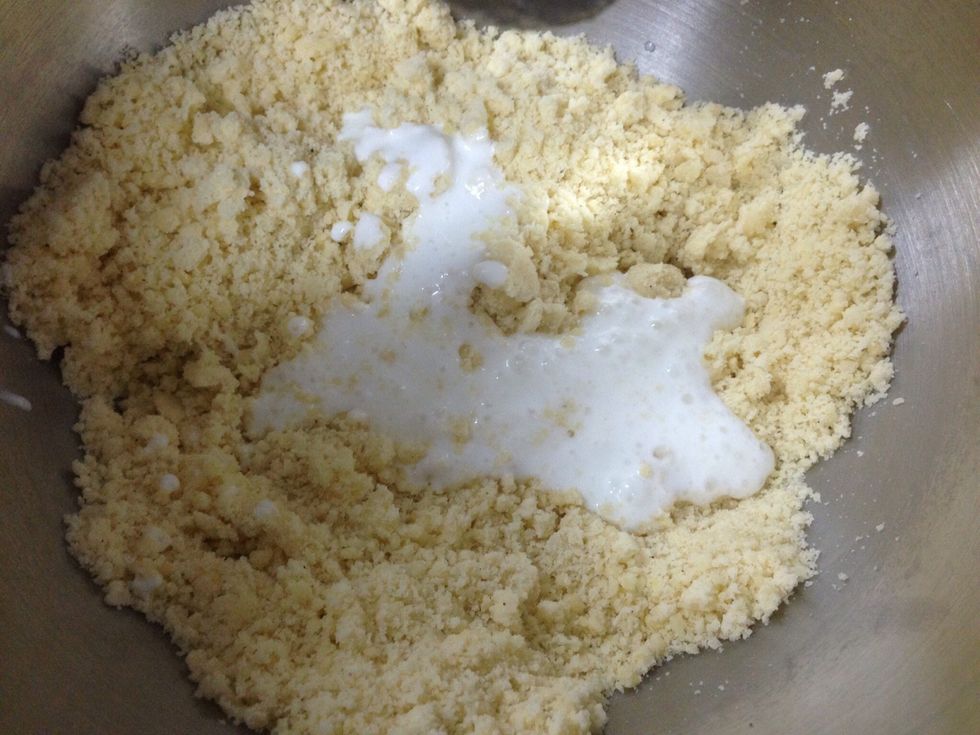 \u064a\u0636\u0627\u0641 \u0627\u0644\u0644\u0628\u0646 \u0627\u0644\u0631\u0627\u0626\u0628 \u0628\u0627\u0644\u062a\u062f\u0631\u064a\u062c Add the buttermilk gradually