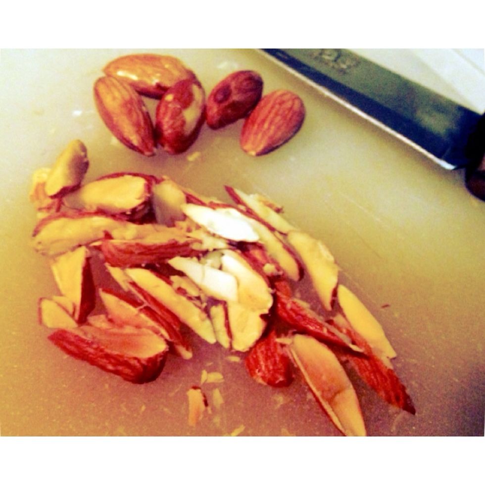 \u2022 chopped your almonds. * can also use any kind of nuts (or even mix it!) \u2022 suggestion: walnut, almonds, pistachio (If allergic to nuts can just skip this step)