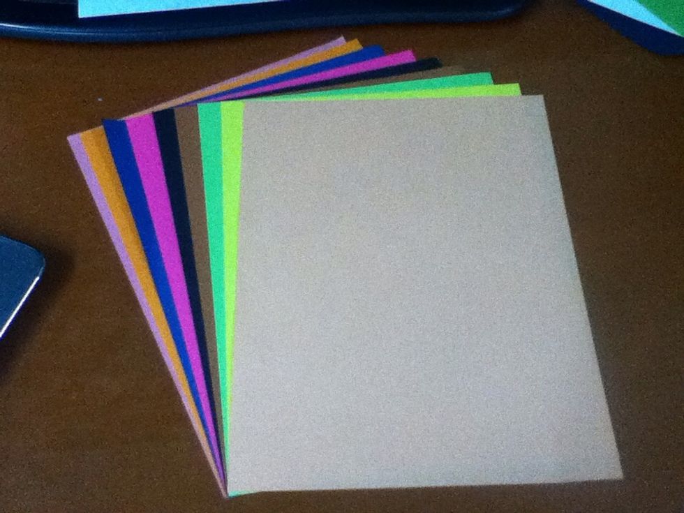 \u2022Colores sheets *Note: choose two colors sheets to make your heart if they contrast is better.