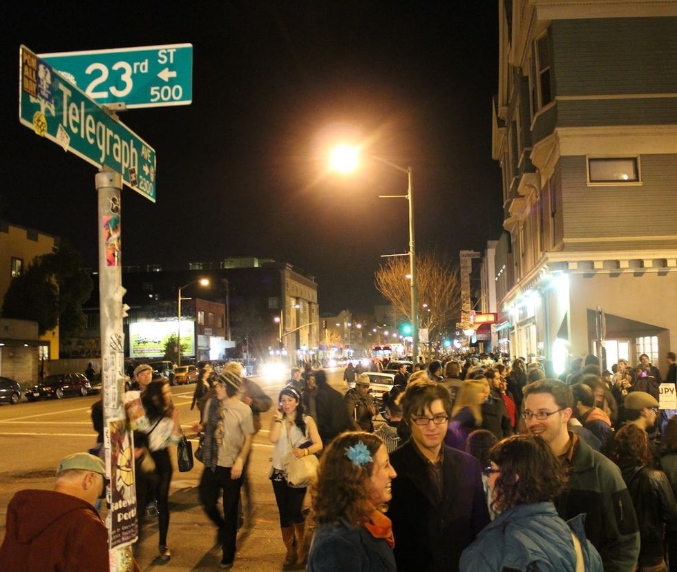 \u2600OAKLAND ART MURMUR First Fridays Art Walk & Saturday Stroll Downtown & Uptown Oakland www.oaklandartmurmur.org