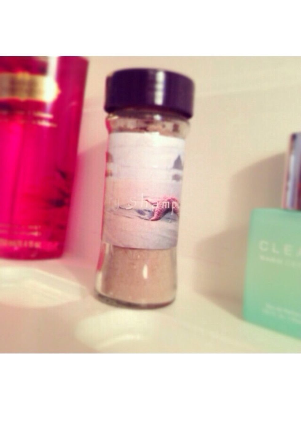 \u2655You are done! Shake it in to the roots of your hair and rub in. Your hair should look and smell fresher. Fresh hair everyday\ud83d\udc4c\ud83d\udc95