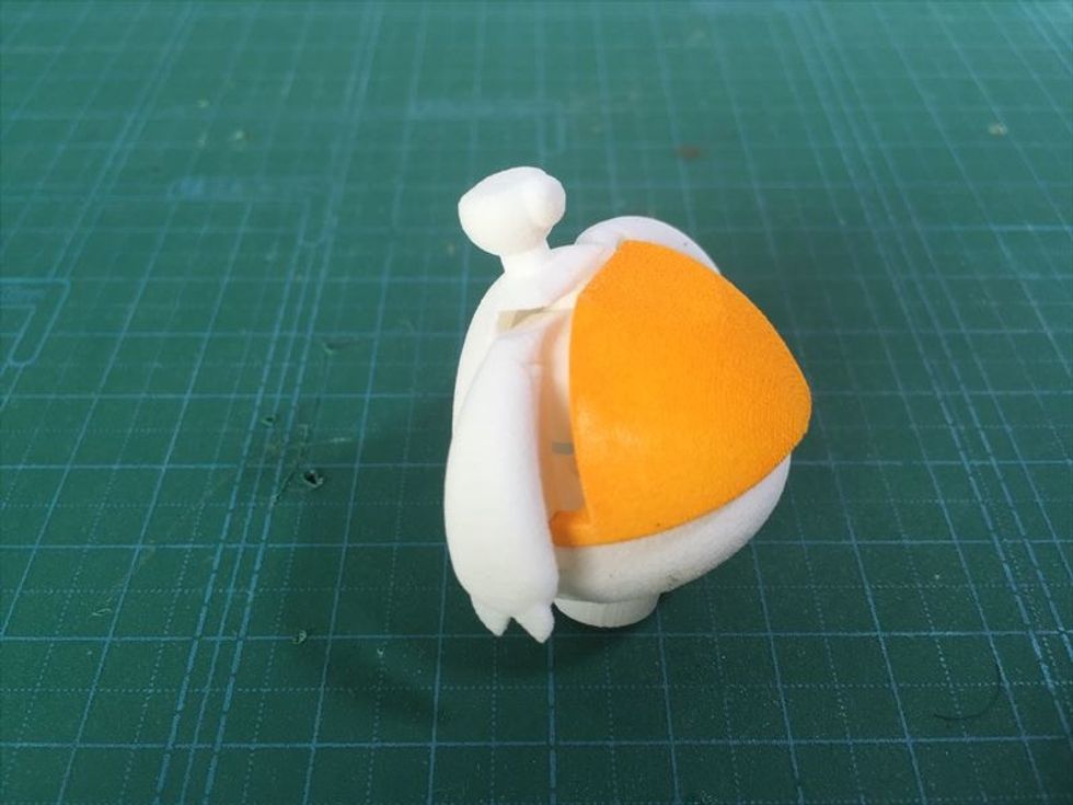 \u30aa\u30ec\u30f3\u30b8\u8272\u306e\u80f8\u30d1\u30fc\u30c4\u3067\u30d5\u30bf\u3092\u3057\u307e\u3059\u3002