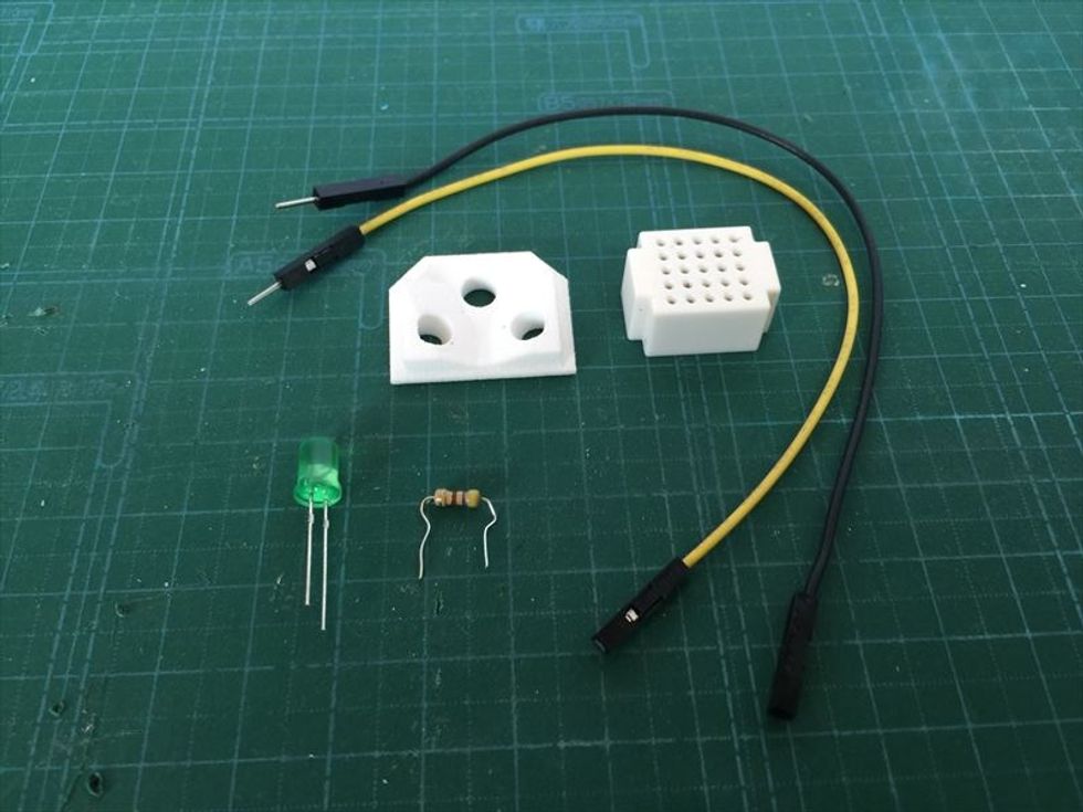 \u30ad\u30c3\u30c8\u306b\u4ed8\u5c5e\u3057\u3066\u3044\u308b\uff2c\uff25\uff24\u56fa\u5b9a\u30d7\u30ec\u30fc\u30c8\u306e\u307b\u304b\u3001\u5c0f\u578b\u30d6\u30ec\u30c3\u30c9\u30dc\u30fc\u30c9\u3001\uff2c\uff25\uff24\uff08\u76f4\u5f845mm\uff09\u3001\u62b5\u6297\uff08470\u03a9)\u3001\u30b8\u30e3\u30f3\u30d1\u30fc\u30b1\u30fc\u30d6\u30eb\uff08\u30aa\u30b9\u30e1\u30b9 \u9577\u305515cm\u3050\u3089\u3044\uff09\uff12\u672c\u3092\u7528\u610f\u3057\u3066\u304f\u3060\u3055\u3044\u3002