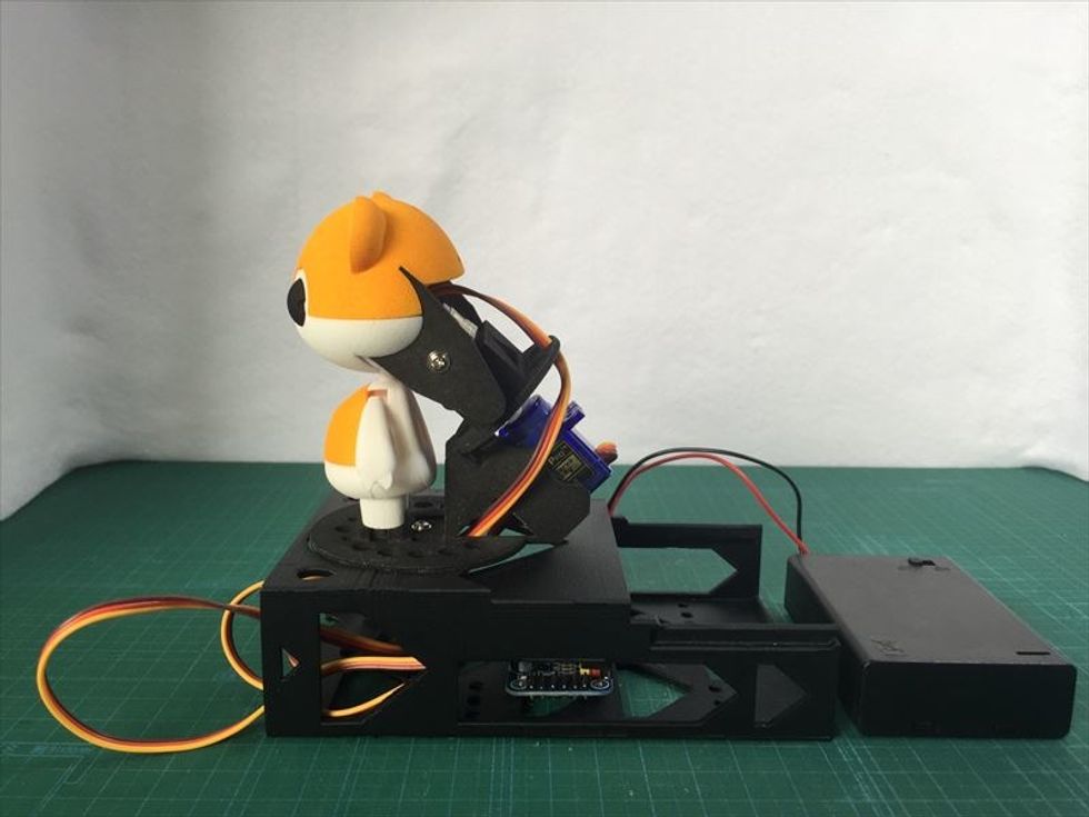 \u30b5\u30fc\u30dc\u30c9\u30e9\u30a4\u30d0\u30dc\u30fc\u30c9\u3092\u53f0\u5ea7\u306e\u4e2d\u306b\u5165\u308c\u307e\u3057\u3087\u3046\u3002\u30b5\u30fc\u30dc\u306e\u30b1\u30fc\u30d6\u30eb\u3092\u3044\u3063\u305f\u3093\u524d\u9762\u304b\u3089\u3072\u3063\u3071\u308a\u51fa\u3059\u3068\u3001\u304d\u308c\u3044\u306b\u53ce\u307e\u308a\u307e\u3059\u3002\u30dc\u30fc\u30c9\u3092\u56fa\u5b9a\u3057\u305f\u3044\u4eba\u306f\u30dc\u30eb\u30c8\u3068\u30ca\u30c3\u30c8\u3067\u6b62\u3081\u3066\u3082\u3044\u3044\u3067\u3059\u304c\u3001\u72ed\u3044\u306e\u3067\u3061\u3087\u3063\u3068\u96e3\u3057\u3044\u3067\u3059\u3002