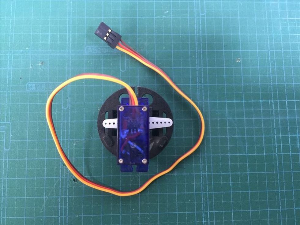 \u30b8\u30e7\u30a4\u30f3\u30c8\u30d1\u30fc\u30c4\u306e\u88cf\u5074\u306b\u30b5\u30fc\u30dc\u30db\u30fc\u30f3\u3092\u5f53\u3066\u3066\u304f\u3060\u3055\u3044\u3002\u30b8\u30e7\u30a4\u30f3\u30c8\u306f\u5207\u308a\u6b20\u304d\u306e\u3042\u308b\u5074\u304c\u4e0a\u3067\u3059\u3002\u30b5\u30fc\u30dc\u30db\u30fc\u30f3\u306f\u9577\u3044\u8155\u304c\u53f3\u5074\u3067\u3059\u3002