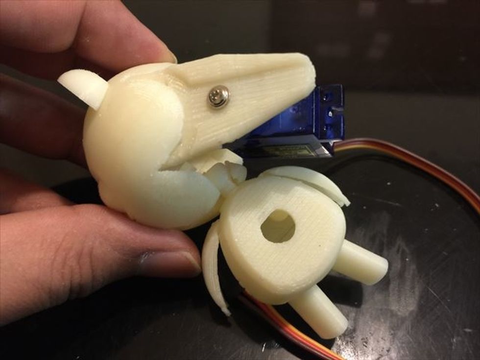 \u30dc\u30c7\u30a3\u3092\u982d\u90e8\u30d1\u30fc\u30c4\u306b\u53d6\u308a\u4ed8\u3051\u307e\u3059\u3002\u5199\u771f\u306e\u3088\u3046\u306b\u6a2a\u3092\u5411\u304b\u305b\u3066\u9996\u3092\u901a\u3057\u305f\u3042\u3068\u3001\uff19\uff10\u5ea6\u30cd\u30b8\u308b\u3088\u3046\u306b\u524d\u3092\u5411\u304b\u305b\u308b\u306e\u304c\u30b3\u30c4\u3067\u3059\u3002