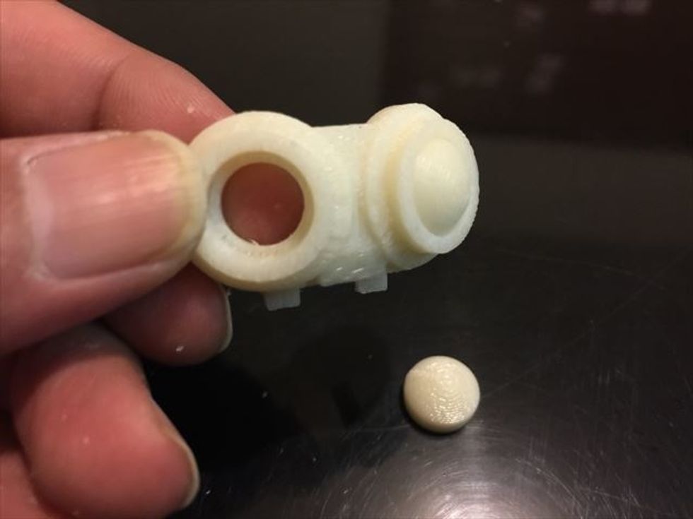 \u30e1\u30ac\u30cd\u30d1\u30fc\u30c4\u306b\u76ee\u7389\u3092\u30cf\u30e1\u8fbc\u307f\u307e\u3059\u3002\u672c\u5f53\u306f\u76ee\u7389\u3060\u3051\u3067\u3082\u5857\u88c5\u3057\u305f\u307b\u3046\u304c\u53ef\u611b\u304f\u4ed5\u4e0a\u304c\u308b\u306e\u3067\u3059\u304c\u3001\u4eca\u56de\u306f\u7701\u7565\u3057\u307e\u3059\u3002