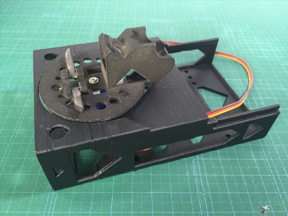 \u5186\u76e4\u578b\u30d1\u30fc\u30c4\u304c\u53f0\u5ea7\u306b\u4e57\u308a\u307e\u3057\u305f\u3002