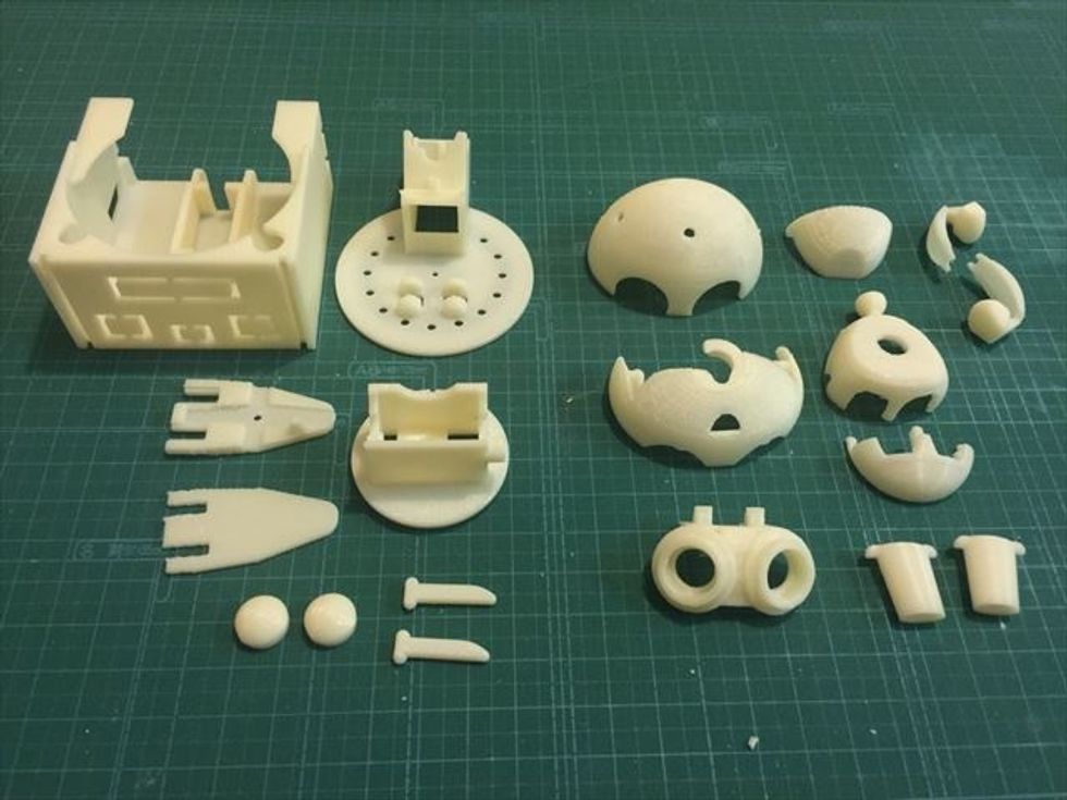 \u5de6\u5074\u304c\u53f0\u5ea7\u3084\u30b9\u30bf\u30f3\u30c9\u306a\u3069\u306e\u5468\u8fba\u30d1\u30fc\u30c4\u3002\u53f3\u5074\u304c\u30ed\u30dc\u30c3\u30c8\u306e\u30d1\u30fc\u30c4\u3067\u3059\u3002