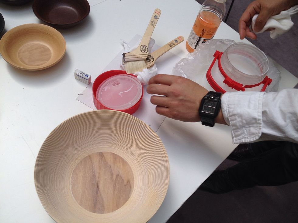 \u5f62\u304c\u6c7a\u307e\u3063\u305f\u3089\u5185\u5074\u3092\u6c34\u3067\u6eb6\u304b\u3057\u305f\u30dc\u30f3\u30c9\u3092\u5857\u3063\u3066\u63a5\u7740\u3002