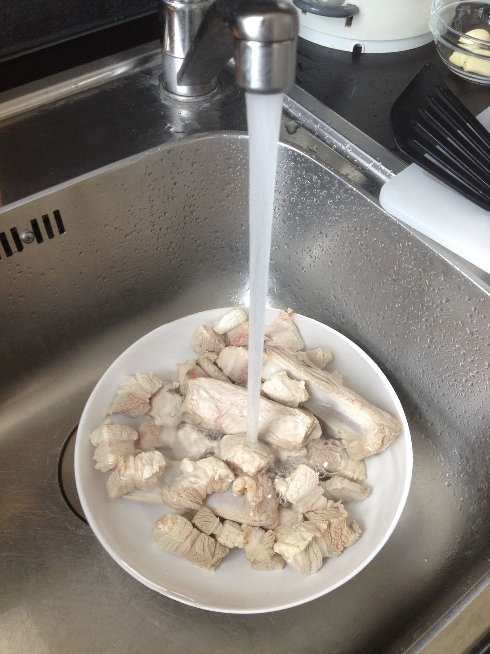 \u628a\u80a5\u561f\u561f\u7684\u8c6c\u5bf6\u5bf6\u5011\u90fd\u6488\u4e0a\u4f86\u4e4b\u5f8c\uff0c\u5c31\u5e6b\u5b83\u5011\u6d17\u4e00\u4e0b\u51b7\u6c34\u6fa1\u5427\uff01\u9019\u500b\u6b65\u9a5f\u662f\u70ba\u4e86\u7b49\u4e00\u4e0b\u90a3\u500b\u8c6c\u8089\u5403\u8d77\u4f86\u6703\u6bd4\u8f03QQ\u7684\u5594\uff01\u5927\u6982\u6c96\u500b10\u79d2\uff01