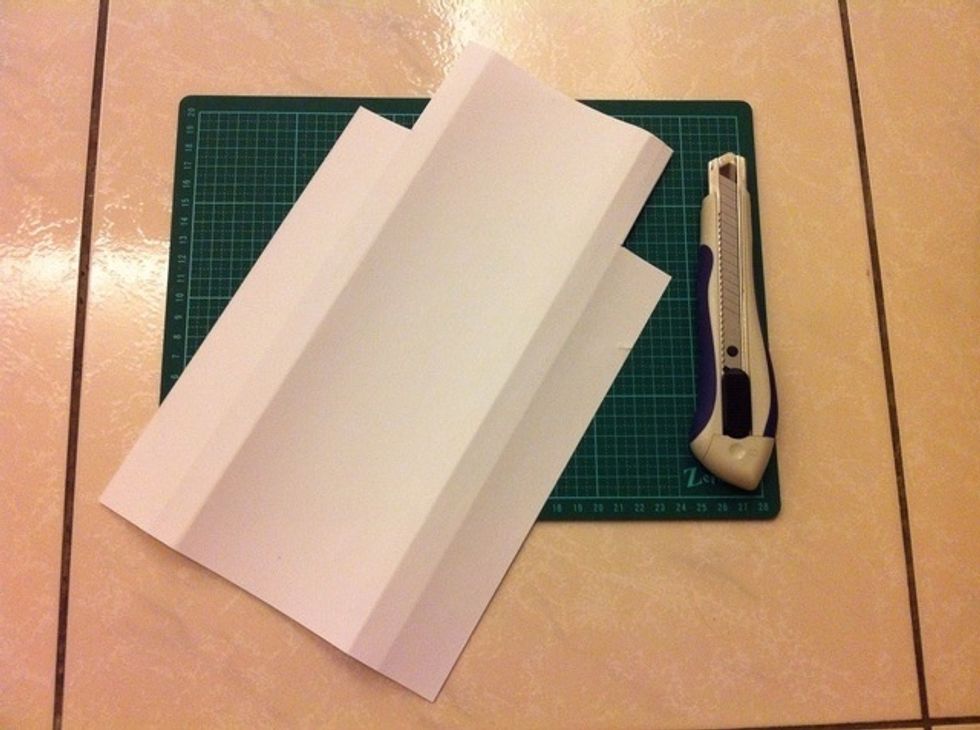 \u62ff\u6389\u81a0\u5e36\uff0c\u88c1\u958b\u6a19\u8a18\u5340\u57df\uff0c\u684c\u8173\u7684\u7d19\u6a23\u5c31\u5b8c\u6210\u4e86\u3002