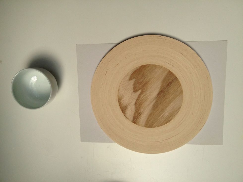 \u6700\u521d\u306e\u72b6\u614b\u3067\u3059\u3001\u8077\u4eba\u3055\u3093\u304c\u624b\u4f5c\u696d\u3067\u5dfb\u3044\u305f\u5e73\u9762\u306e\u72b6\u614b\u304b\u3089\u4f5c\u696d\u958b\u59cb\u3067\u3059\u3002  \u5de5\u5177\u306f\u5de6\u306b\u7f6e\u3044\u3066\u3042\u308b\u304a\u8336\u7897\u3072\u3068\u3064\u3067\u3059\u3002 \u5c02\u7528\u306e\u5de5\u5177\u306a\u3069\u3082\u4f5c\u3063\u305f\u308a\u8272\u3005\u8a66\u3057\u3066\u307f\u305f\u305d\u3046\u3067\u3059\u304c\u3001\u6700\u7d42\u7684\u306b\u8077\u4eba\u3055\u3093\u306f\u7686\u304a\u8336\u7897\u3092\u4f7f\u3063\u3066\u308b\u305d\u3046\u3067\u3059\u3002  \u5b9f\u969b\u4f53\u9a13\u3057\u3066\u5206\u304b\u308a\u307e\u3057\u305f\u304c\u78ba\u304b\u306b\u7406\u306b\u9069\u3063\u305f\u9053\u5177\u3067\u3057\u305f\u3002