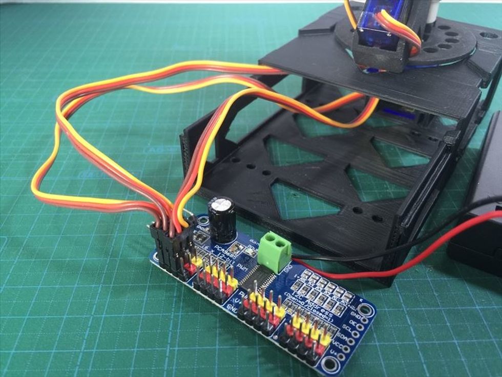 \u6700\u5f8c\u306b\u982d\u90e8\u306e\u30b5\u30fc\u30dc\uff08pitch\uff09\u306e\u30b1\u30fc\u30d6\u30eb\u3092\uff12\u756a\u306b\u3064\u306a\u304e\u307e\u3059\u3002