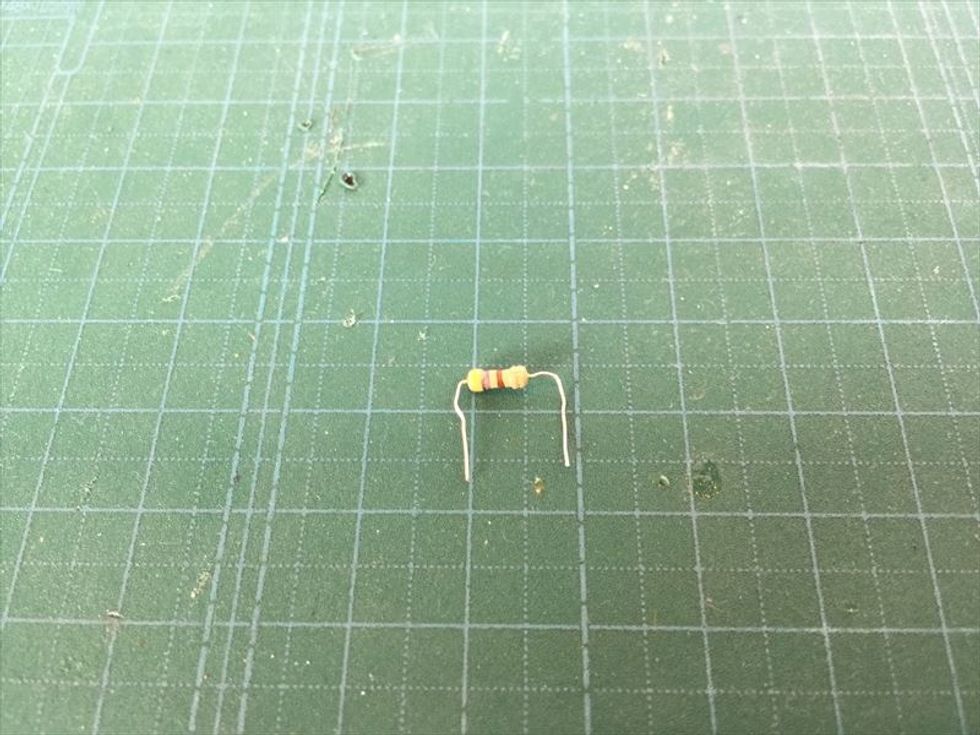 \u672c\u5f53\u306f\uff2c\uff25\uff24\u306e\u7a2e\u985e\u306b\u3088\u3063\u3066\u9069\u5207\u306a\u62b5\u6297\u5024\u306e\u62b5\u6297\u3092\u9078\u3076\u3079\u304d\u306a\u306e\u3067\u3059\u304c\u3001470\u03a9\u306e\u62b5\u6297\u3067\u3042\u308c\u3070\u3001\u3069\u3093\u306a\uff2c\uff25\uff24\u3067\u3082\u554f\u984c\u306a\u304f\u5149\u3089\u305b\u308b\u3053\u3068\u304c\u3067\u304d\u307e\u3059\u3002