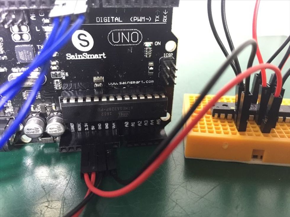 \u6b21\u306b\uff35\uff2e\uff2f\u306e\u300c3.3V\u300d\u3068AquesTalk\u306e\uff36\uff23\uff23\uff08\u4f8b\u3048\u3070\u4e0b\u6bb5\u306e\u5de6\u304b\u3089\uff17\u756a\u76ee\uff09\u3092\u3064\u306a\u304e\u307e\u3059\u3002