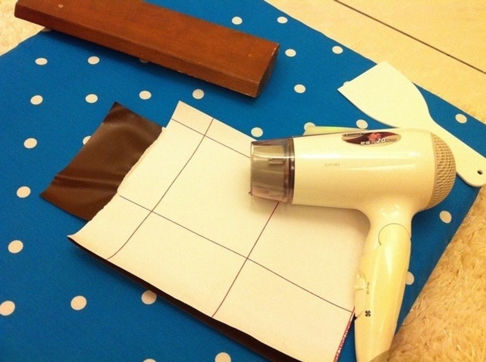 \u8981\u5f9e\u54ea\u88e1\u8cbc\u8d77\u5176\u5be6\u662f\u770b\u500b\u4eba\uff0c\u6211\u662f\u9078\u64c7\u6709\u7f3a\u53e3\u7684\u90e8\u5206\u4f86\u5c0d\u9f4a\u8cbc\u4e0a\uff0c\u6240\u4ee5\u5148\u5c07\u8a72\u90e8\u5206\u7684\u96e2\u578b\u7d19\u6495\u6389\uff0c\u518d\u5439\u4e00\u4e0b\u3002