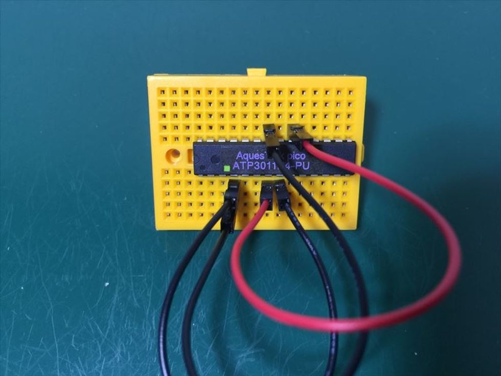 \u8d64\u3044\u30b1\u30fc\u30d6\u30eb\u3067\uff12\u3064\u306e\uff36\uff23\uff23\u300c\u4e0b\u6bb5\u306e\u5de6\u304b\u3089\uff17\u756a\u76ee\u300d\u3068\u300c\u4e0a\u6bb5\u306e\u53f3\u304b\u3089\uff16\u756a\u76ee\u300d\u3092\u3064\u306a\u304e\u307e\u3059\u3002