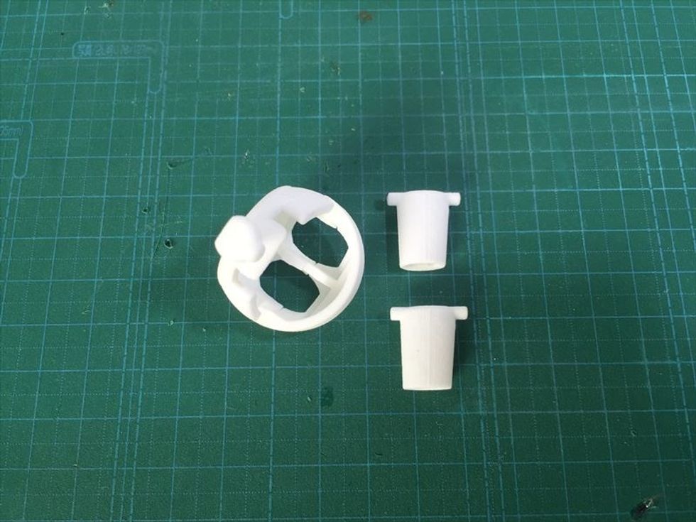 \u8db3\u306e\u30d1\u30fc\u30c4\u306b\u306f\u524d\u5f8c\u304c\u3042\u308b\u306e\u3067\u6ce8\u610f\u3057\u3066\u304f\u3060\u3055\u3044\u3002\u659c\u3081\u306b\u30ab\u30c3\u30c8\u3055\u308c\u3066\u3044\u308b\u307b\u3046\u304c\u524d\u3067\u3059\u3002\uff08\u5de6\u53f3\u306e\u9055\u3044\u306f\u3042\u308a\u307e\u305b\u3093\uff09