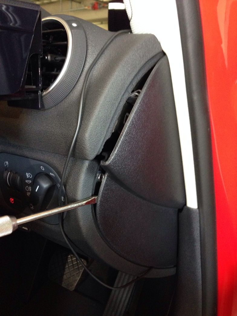 How To Audi A3 07 アクセサリー電源の取り方 B C Guides