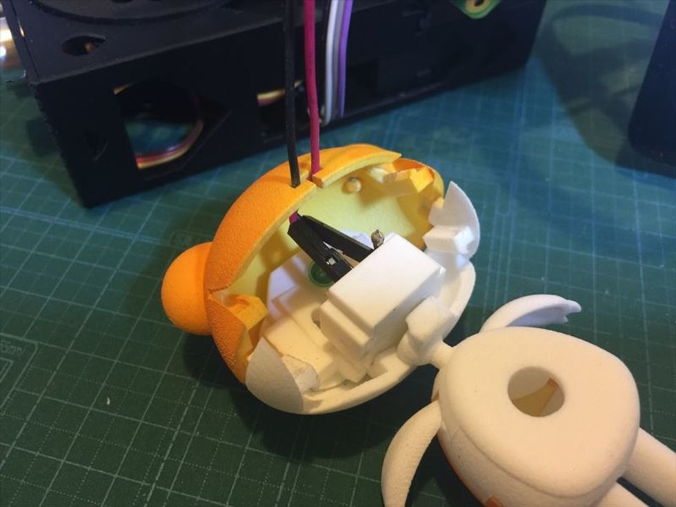 \u982d\u3092\u304b\u3076\u305b\u307e\u3059\u3002\u30b8\u30e3\u30f3\u30d1\u30fc\u30b1\u30fc\u30d6\u30eb\u306f\u5f8c\u982d\u90e8\u306e\u30b9\u30ea\u30c3\u30c8\u3092\u901a\u3057\u3066\u304a\u304f\u3068\u307e\u3068\u307e\u308a\u307e\u3059\u3002