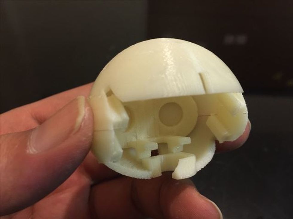 \u982d\u30d1\u30fc\u30c4\u3092\u5782\u76f4\u306b\u5dee\u3057\u8fbc\u307f\u3001\u30a2\u30b4\u30d1\u30fc\u30c4\u3068\u5408\u4f53\u3055\u305b\u307e\u3059\u3002