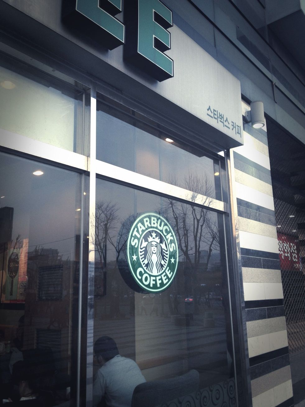 \ub098\ub978\ud55c \uc624\ud6c4\uc5d0 \ucee4\ud53c \ud55c\uc0ac\ubc1c. w/\ud6a8,\ubcf4\uc778