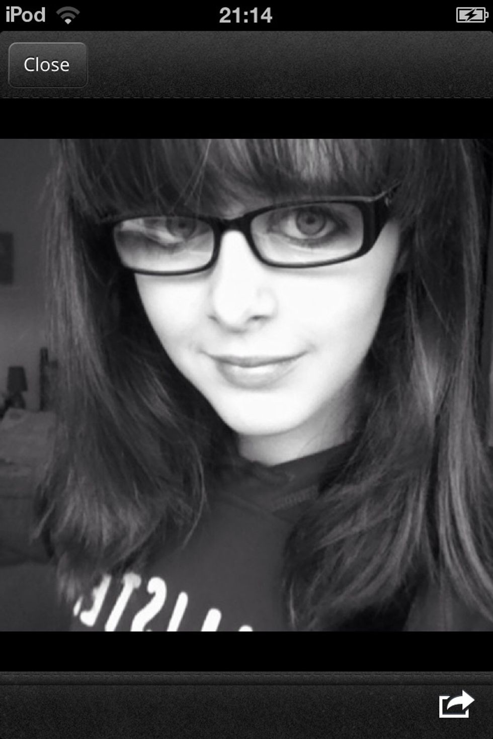 \ud83c\udf52 Olivia \u270cShe does iPod guides so technology I guess!