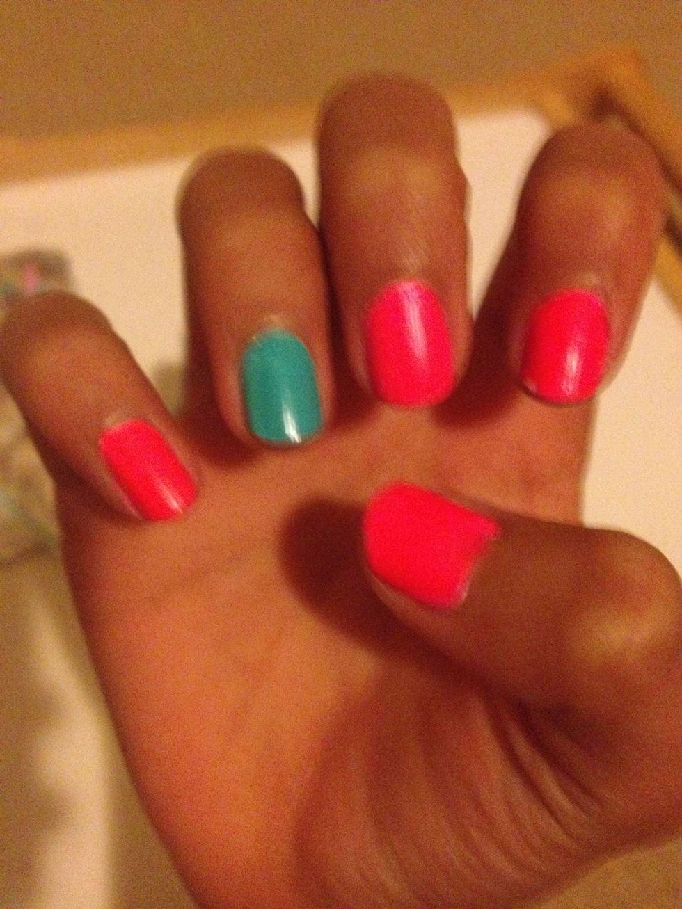 \ud83d\udc85Paint your nails to the desired look. (If neon color is not as bright: paint white 2 coats, then put on neon polish over the white. I did this with both the pink and the mint green)