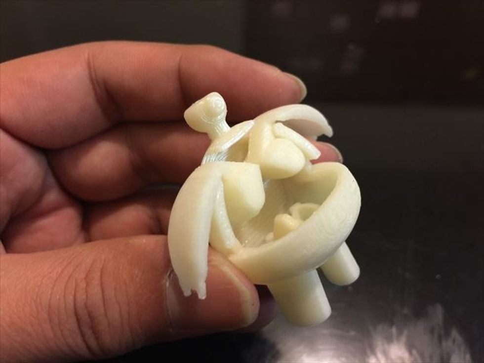 \uff12\u3064\u306e\u8155\u30d1\u30fc\u30c4\u3092\u80a9\u306b\u901a\u3057\u307e\u3059\u3002