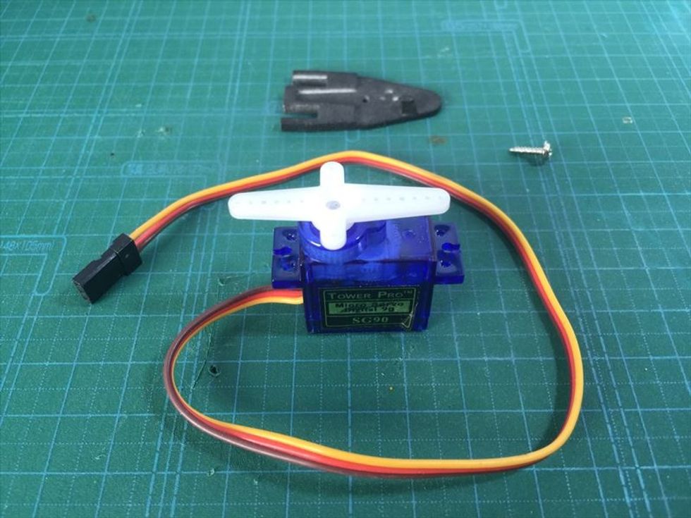 \uff12\u3064\u3081\u306e\u30b5\u30fc\u30dc\u3068\u5de6\u5074\u306e\u30af\u30b7\u578b\u30d1\u30fc\u30c4\u3092\u7528\u610f\u3057\u3066\u304f\u3060\u3055\u3044\u3002\u4e0a\u306e\u5199\u771f\u3092\u898b\u306a\u304c\u3089\u3001\u30b5\u30fc\u30dc\u30db\u30fc\u30f3\u3092\u3068\u308a\u3064\u3051\u3066\u304f\u3060\u3055\u3044\u3002\u9577\u3044\u8155\u304c\u53f3\u5074\u3067\u3059\u3002