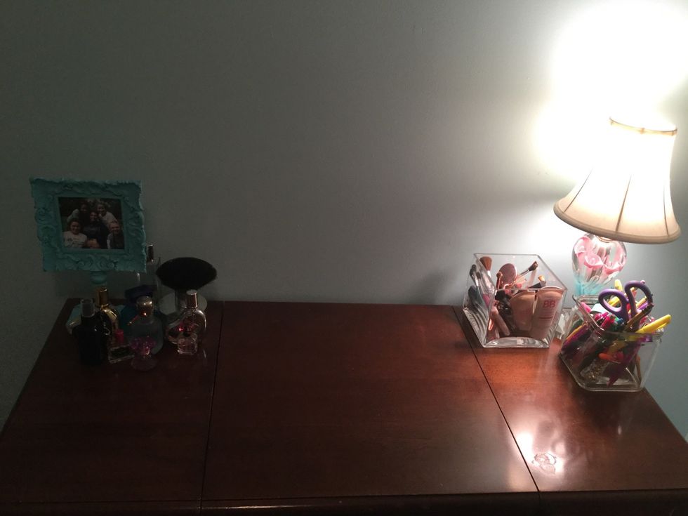 Unclutter your work area. This can help you be less stressed because the area is less busy.