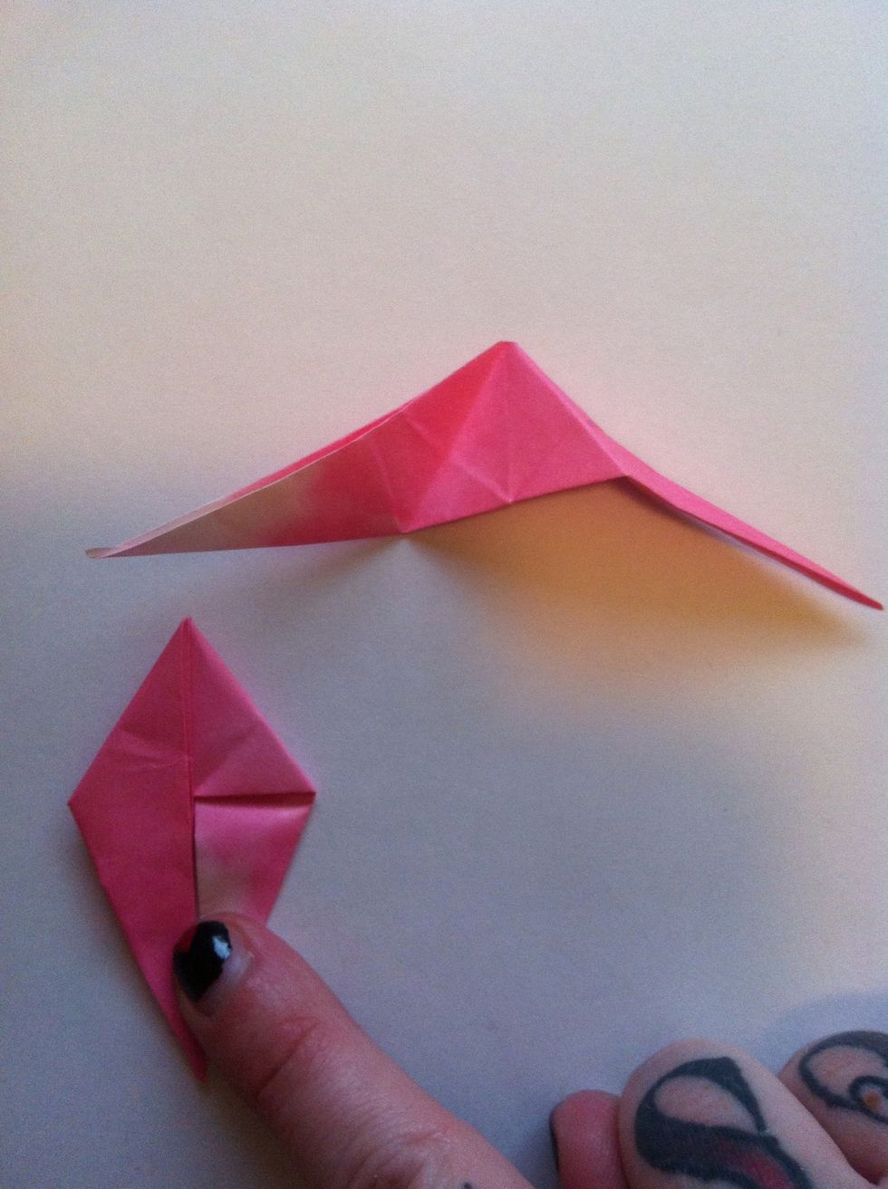 Unfold as shown in model on right side.