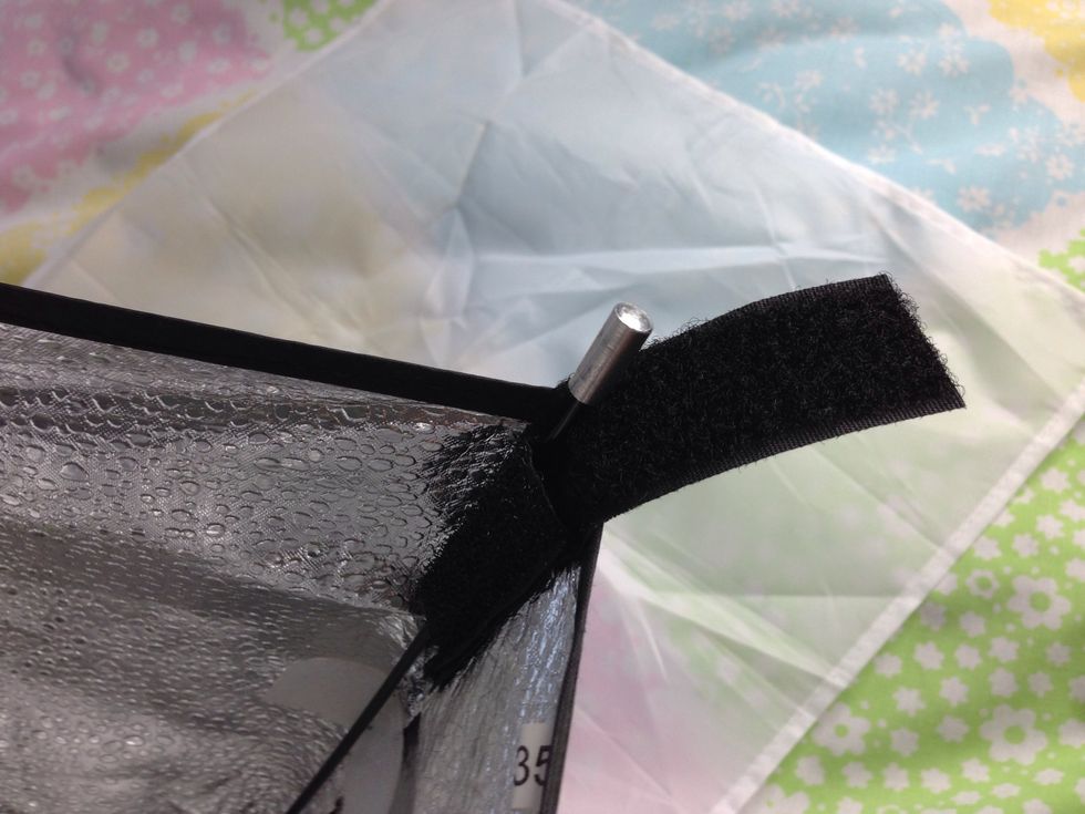 Unfold the softbox stretching it onto the last pin.