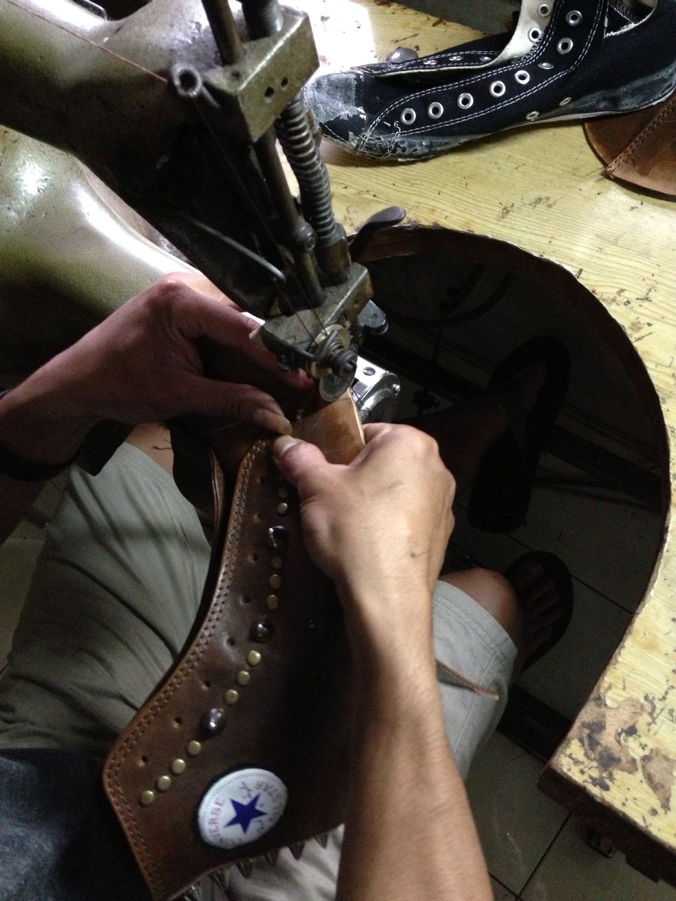 Unite the upper with the tounge, also remember to positioning the tounge same as the original otherwise it will not fit..