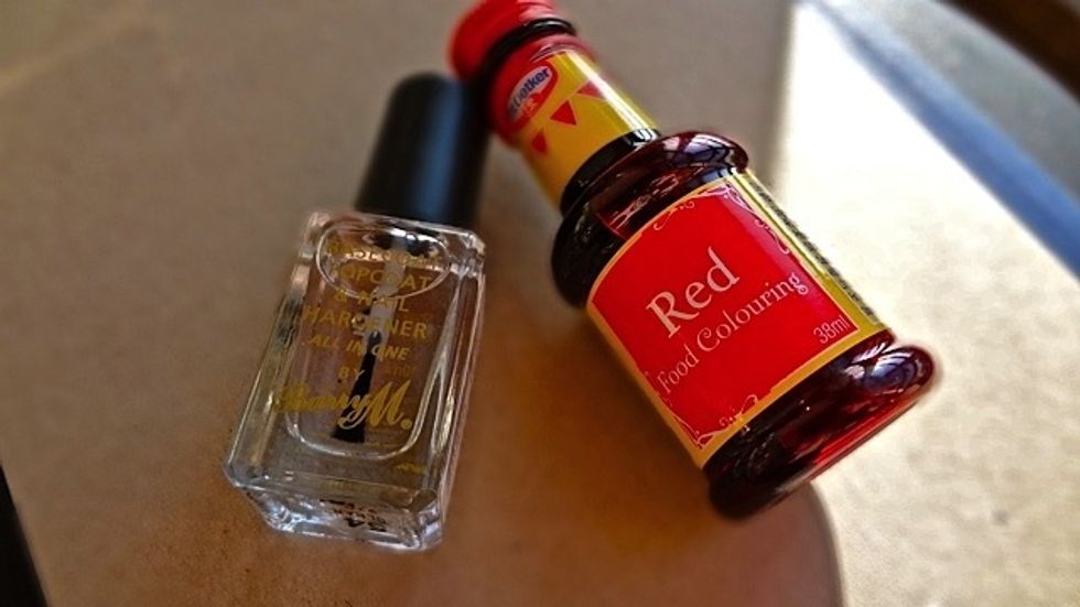 Unlike my previous guide, it's impossible to create this summers dazzling trend with eyeshadow! This tutorial will show you how to make a colour so bright, it could probably blind a small kitten!