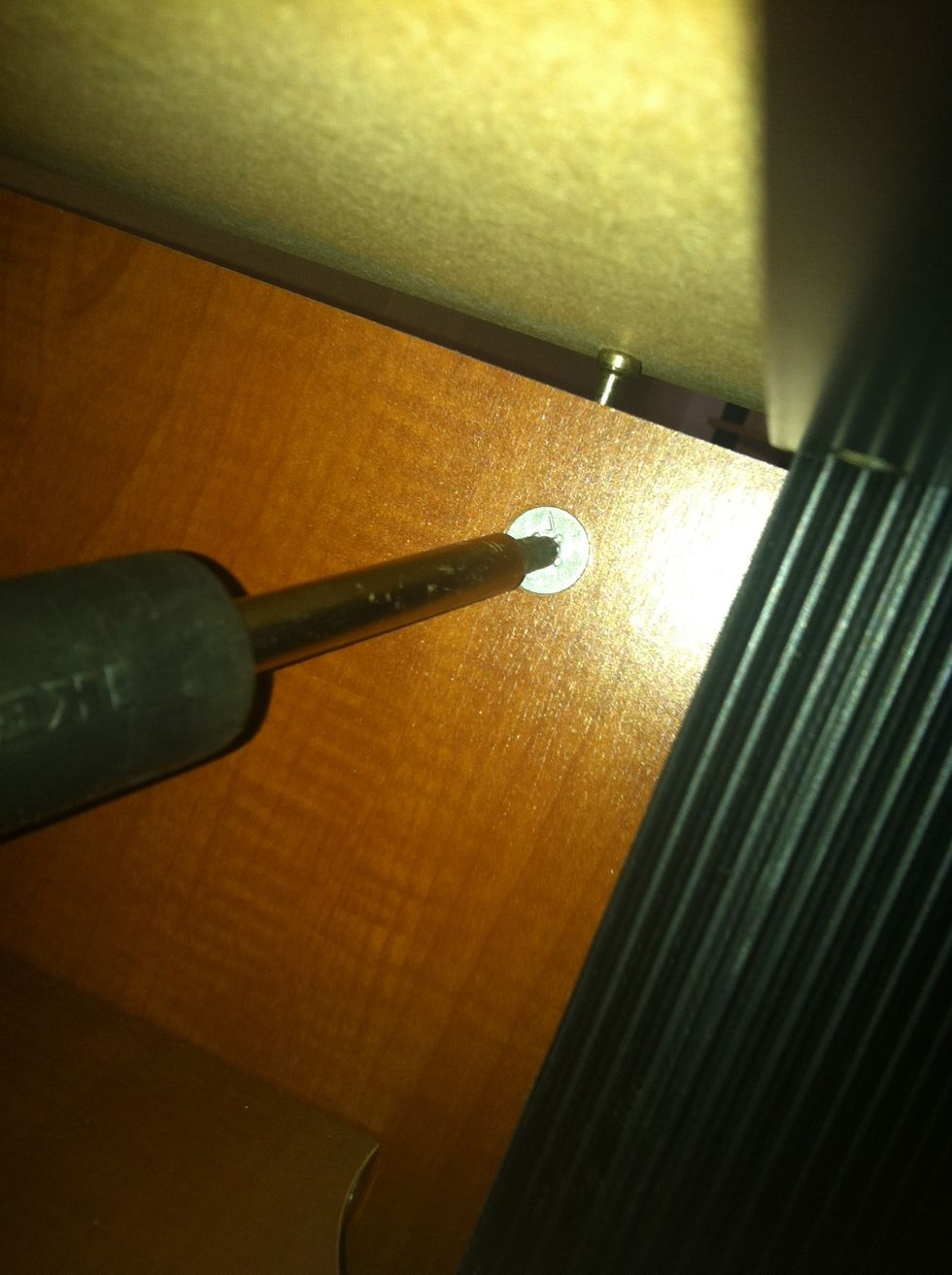 Unlock inner screw locks