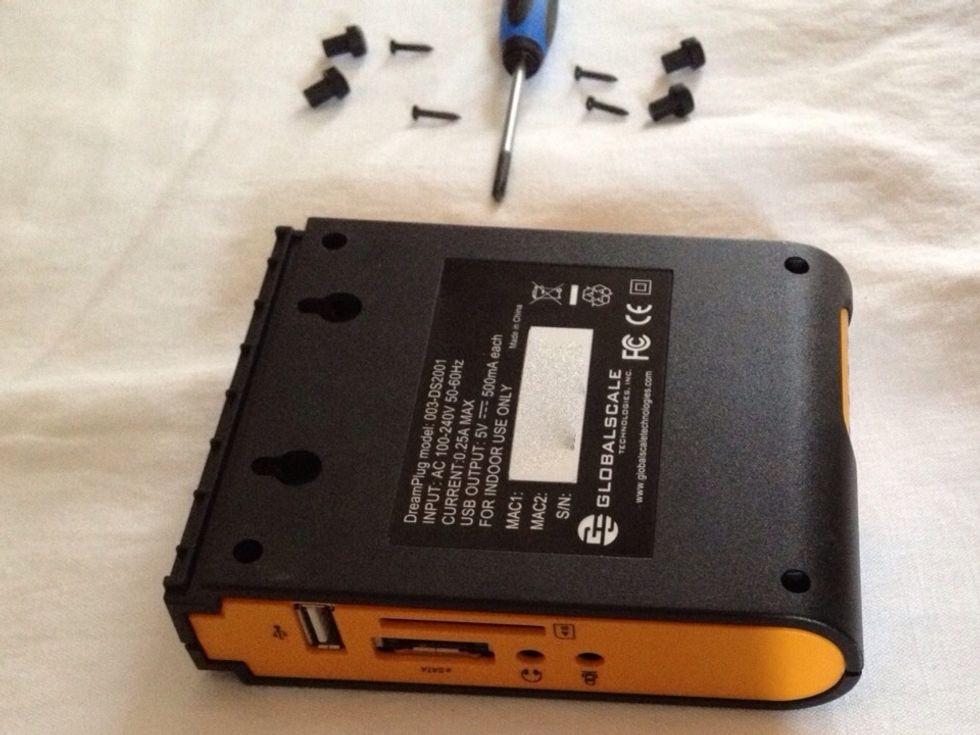 Unscrew DreamPlug at the 4 corners.