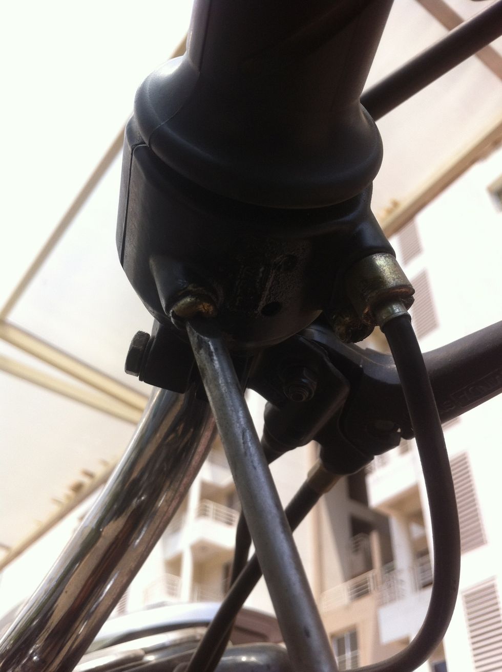 Unscrew the throttle holders