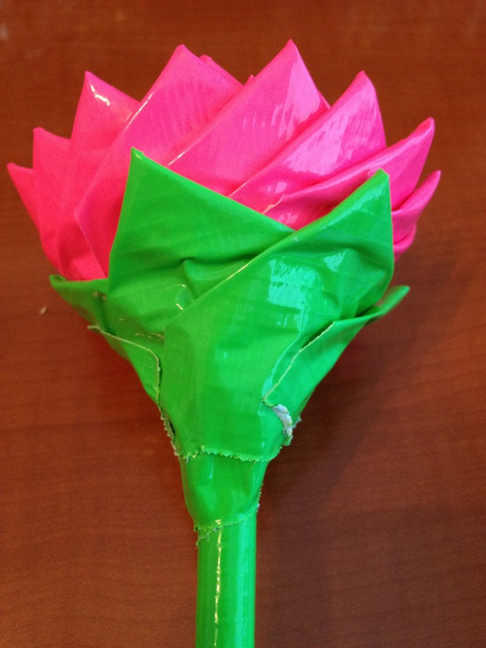 How to make a duct tape flower pen - B+C Guides