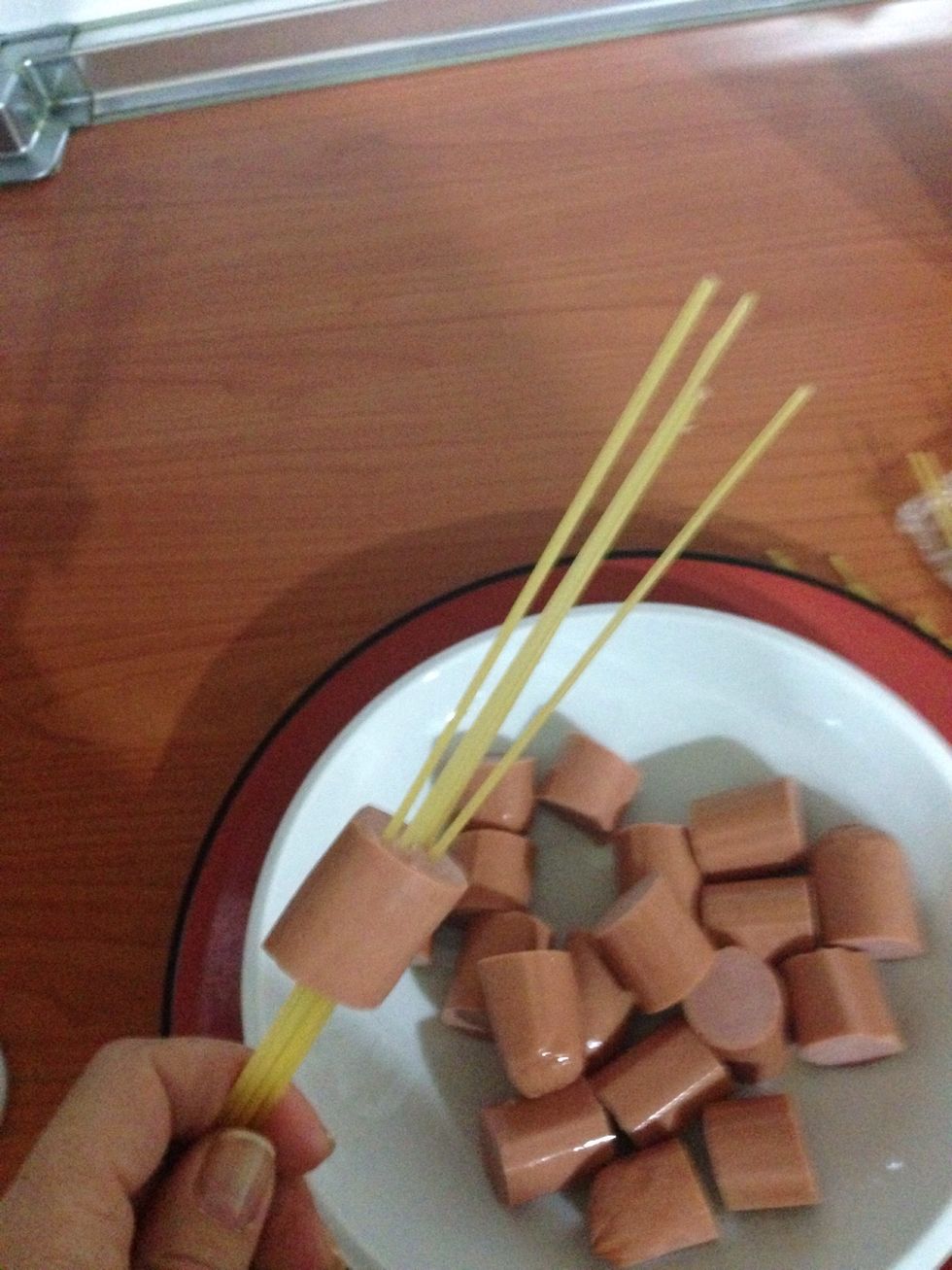 Until the middle of the spaghetti (hasta la mitad del espagueti)