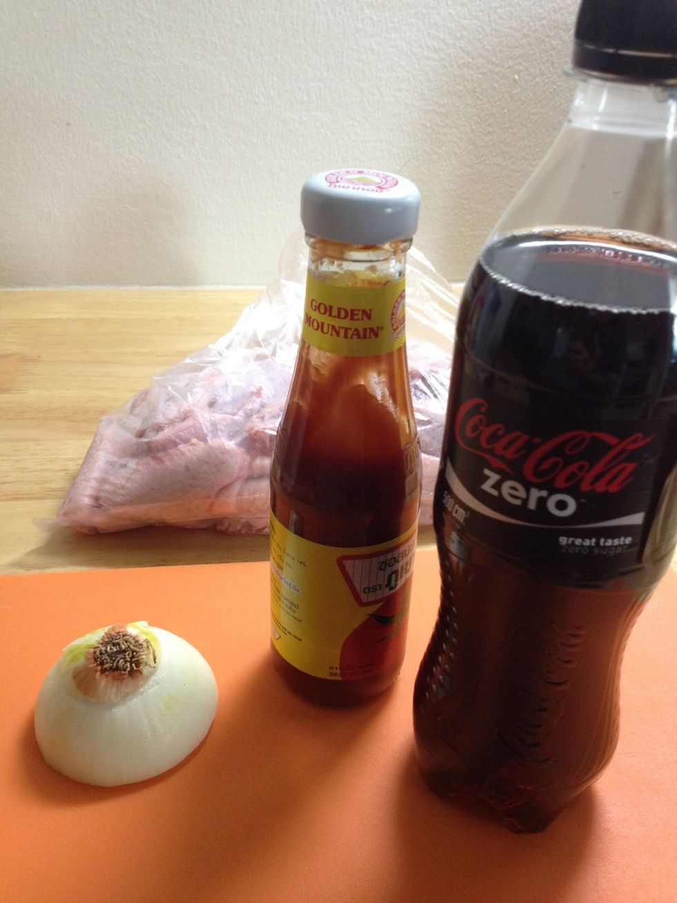 Use 250 ml of the soda, half a bottle of the ketchup and slice half a small onion into thin strips.