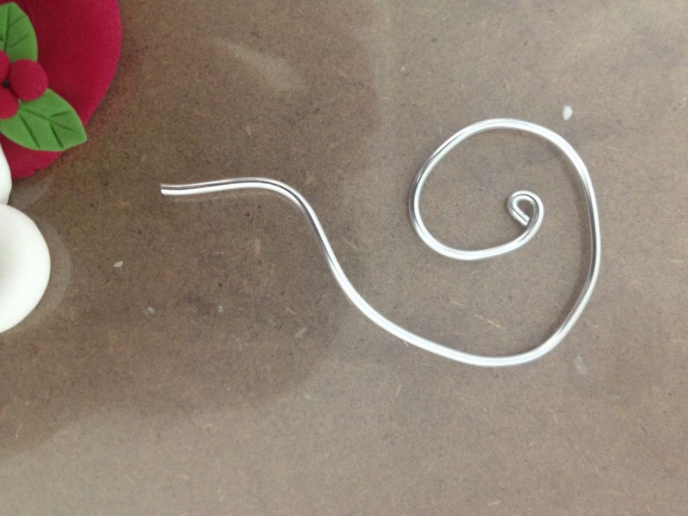 Use a 1.5mm aluminum wire to make a hook.